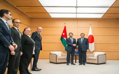 ولي العهد يلتقي برئيس الوزراء الياباني