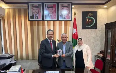 الاتحاد الدولي للبيسبول يكرم مدير تربية