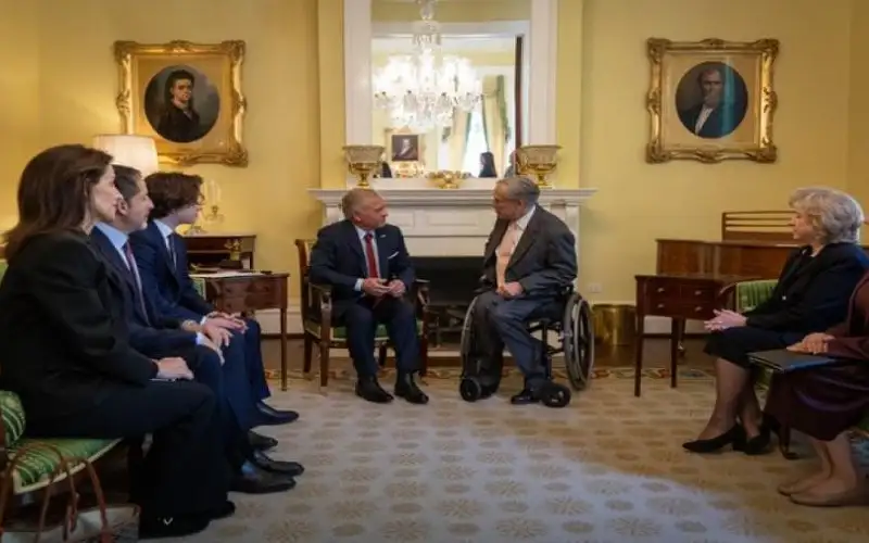 الملك يبحث سبل تعزيز التعاون الاقتصادي