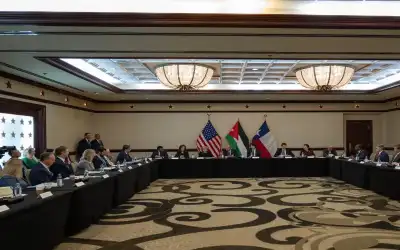 الملك يبحث سبل تعزيز التعاون الاقتصادي