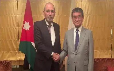 الصفدي ونظيره الياباني يبحثان توسعة التعاون