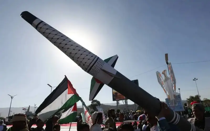 صاروخ من اليمن يهز إسرائيل: صفارات