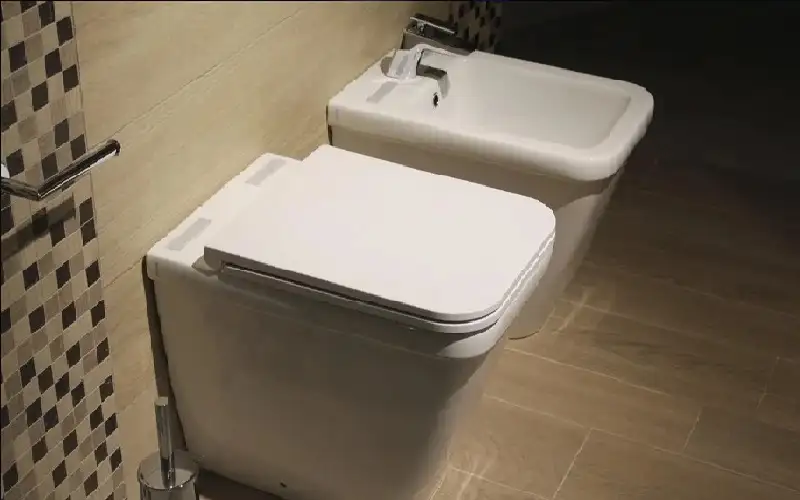 تفوق المرحاض بـ75 مرة.. قطعة الأثاث