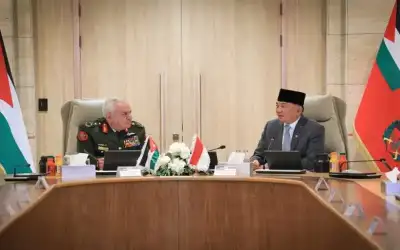 رئيس هيئة الأركان المشتركة يستقبل وزير