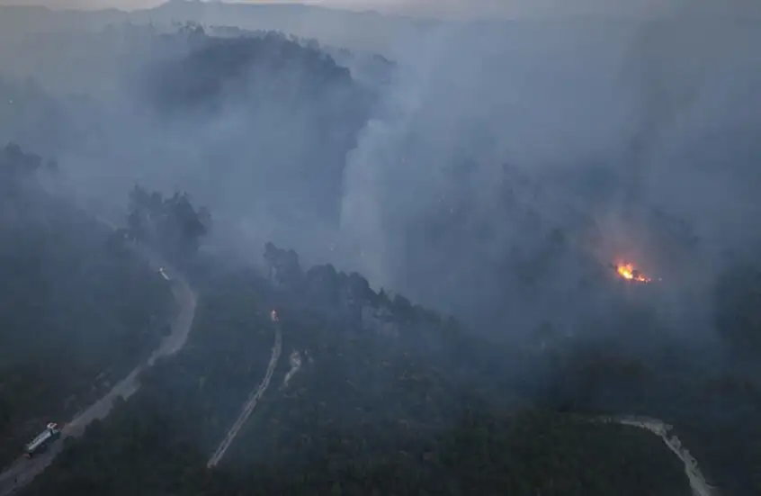 سوريا.. فرق الإطفاء تواصل مكافحة حرائق