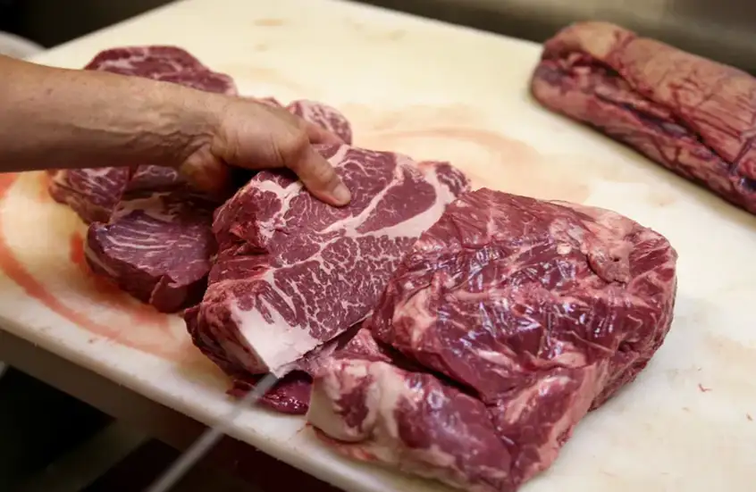 لحوم حمير تسربت للمطاعم.. تصريح صادم