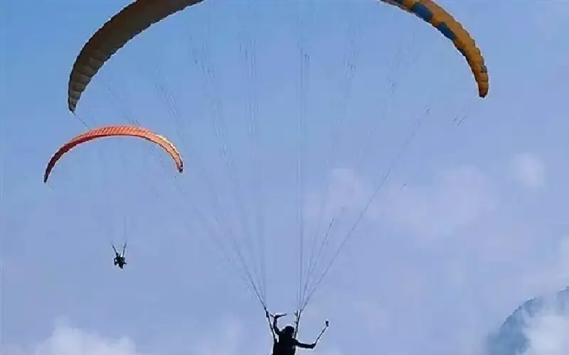 وفاة مروعة لشاب يمارس الطيران الشراعي