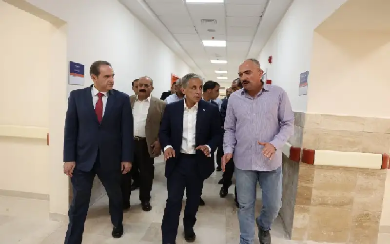 حسان يوجه بالإسراع باستكمال أعمال مستشفى