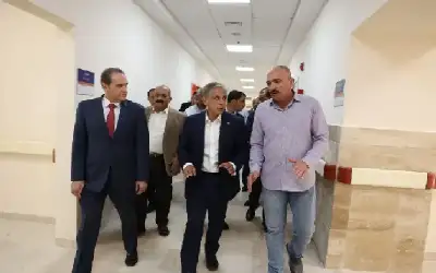 حسان يوجه بالإسراع باستكمال أعمال مستشفى
