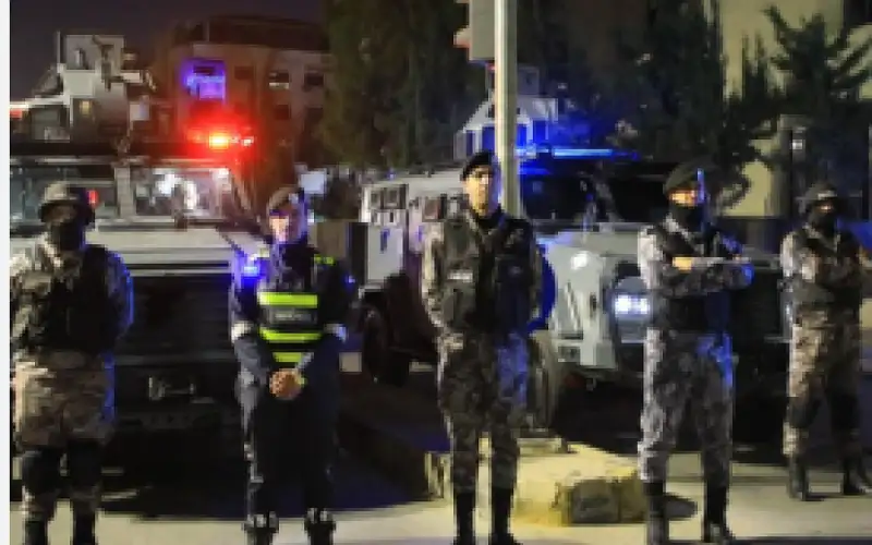 مداهمة أمنية واسعة في القويسمة مرتبطة