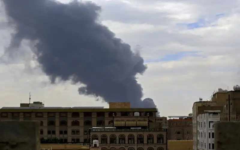 الاحتلال يقصف الحديدة الساحلية على البحر