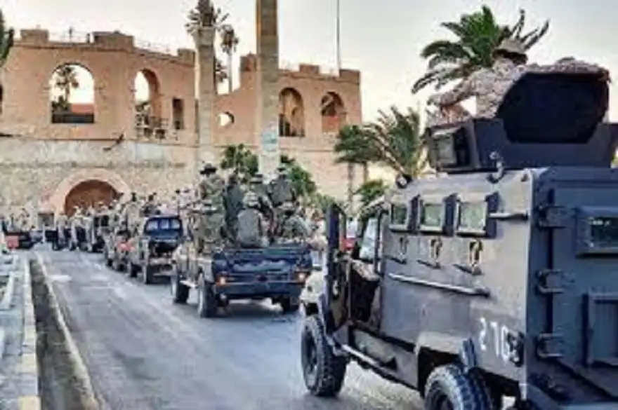 معارك في العاصمة الليبية وأرتال مسلحة