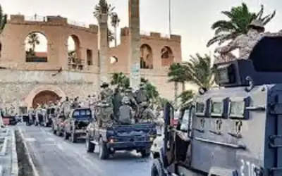 معارك في العاصمة الليبية وأرتال مسلحة