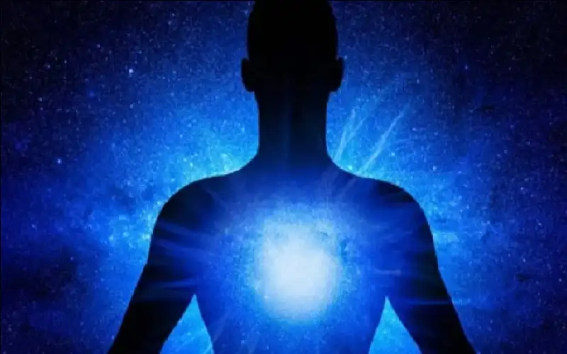 علماء يوثقون مشهدا مهيبا.. الوميض الأخير