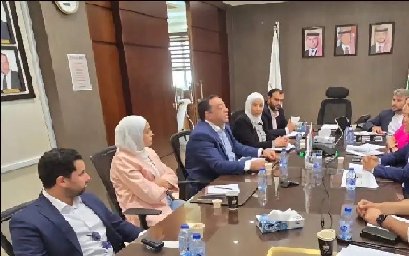 الداوود والمفلح يبحثان إنشاء مركز بريدي