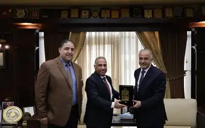 رئيس جامعة عمان الأهلية يستقبل وزير