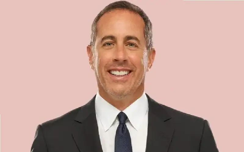 شاهد.. ابتسامة عريضة على وجه المهرج