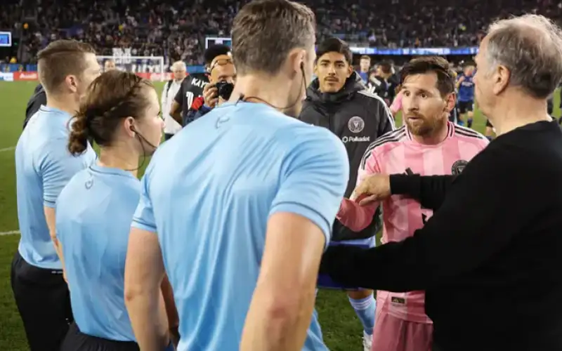 هل تريدني أن أطردك؟ .. ميسي