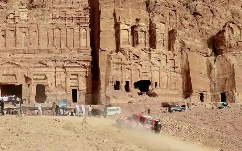 2.125 مليون زائرا للأردن في 4