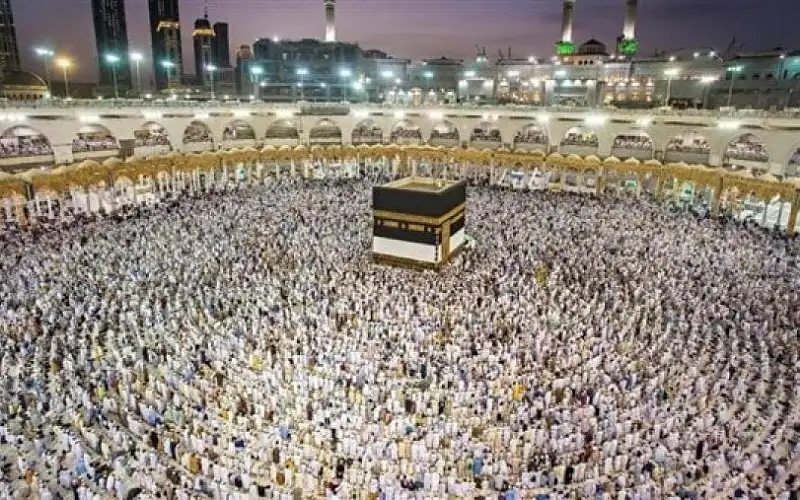 السعودية: تأشيرات الزيارة باستثناء تأشيرة الحج