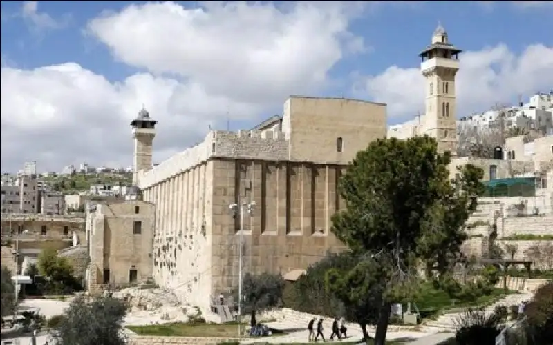 الاحتلال يمنع أداء صلاة فجر الجمعة