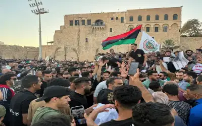 متظاهرون ليبيون يطالبون باستقالة رئيس الحكومة