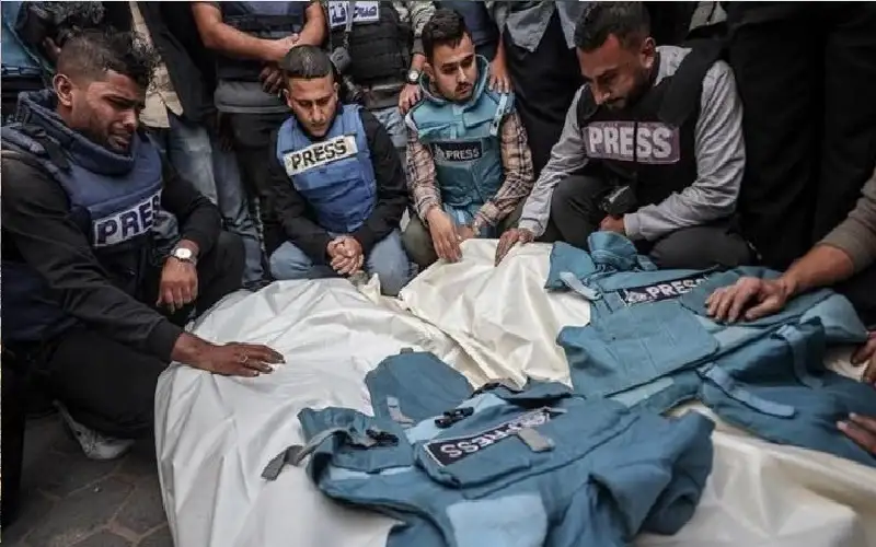 استشهاد 5 صحافيين في قصف على