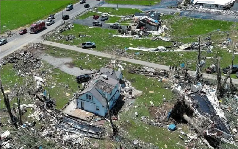 25 قتيلا في عواصف عنيفة بوسط