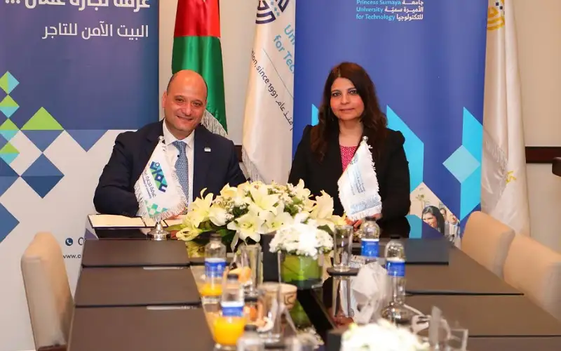 اتفاقية تعاون بين تجارة عمان وجامعة