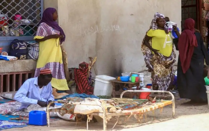 البرهان يعين رئيسا جديدا للحكومة السودانية