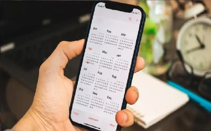 10 أيام مفقودة في تقويم آيفون..