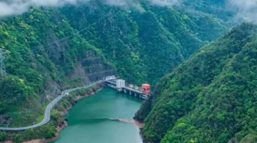 الصين تطلق 3 تريليونات لتر من