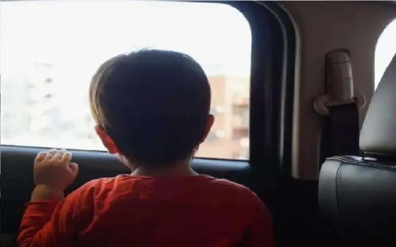 وكيل في إدارة الترخيص ينقذ عائلة