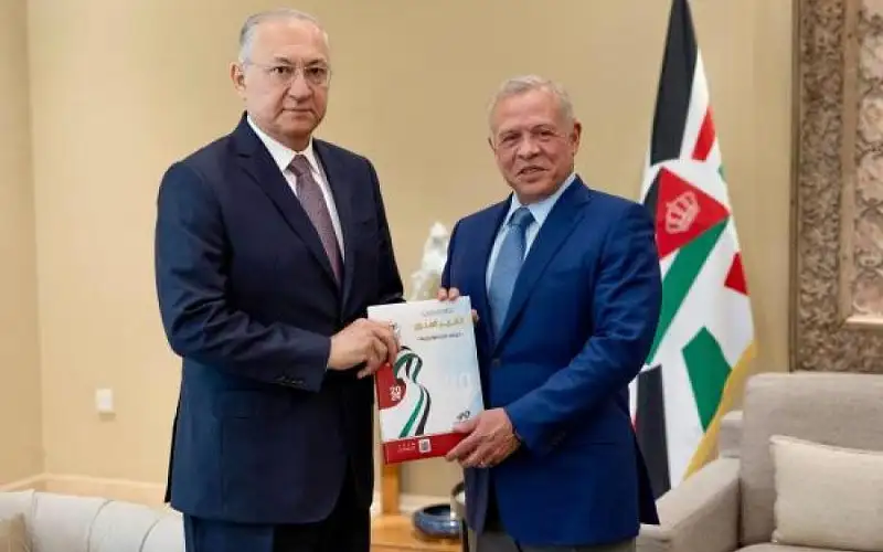 الملك يتسلم التقرير السنوي لهيئة النزاهة