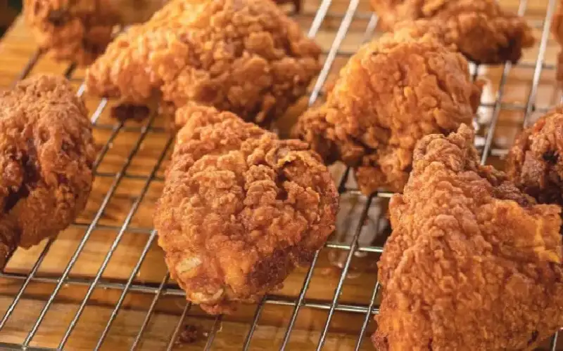 دجاج مقلي بدل الكعكة.. زفاف مصري