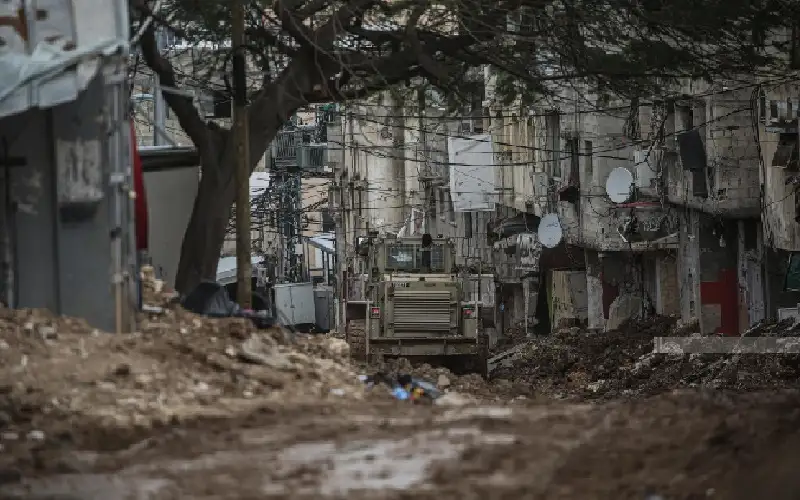 الاحتلال يواصل عدوانه على طولكرم ومخيميها