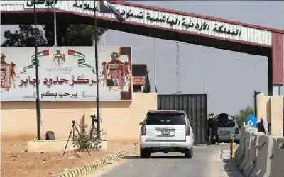 الأردن يسمح لمواطنيه بالسفر لسوريا من