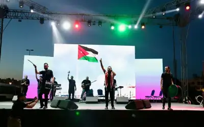 بحضور عشرات الآلاف من الأردنيين والأردنياتزين