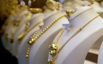 سعر غرام الذهب عيار 21 ينخفض