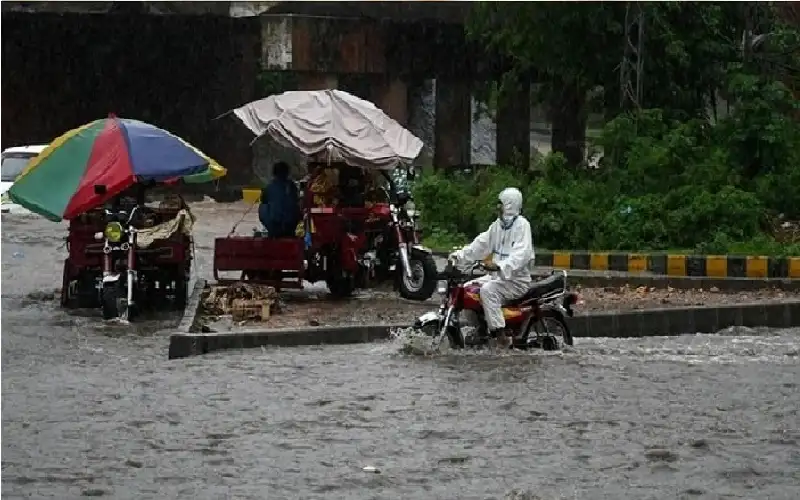 باكستان.. الطقس السيئ يودي بحياة 18