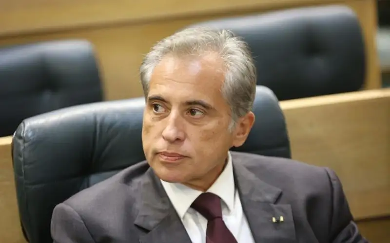 رئيس الوزراء يعمم بالتقيد بالتعامل مع