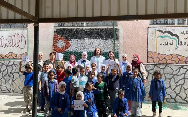 عمان الاهلية تنظم نشاطا توعويا بمدرسة