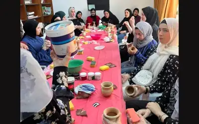 دورة الرسم على الفخار في مركز