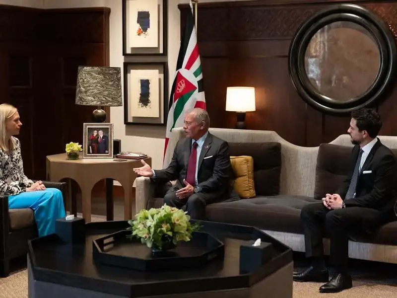 الملك يلتقي وزيرة الخارجية الفنلندية في