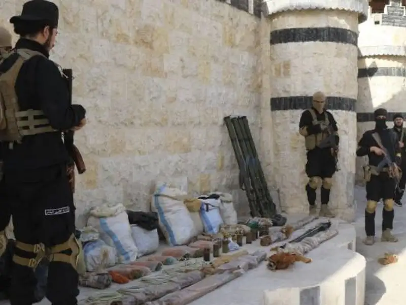 الداخلية السورية تضبط عبوات ناسفة ومواد