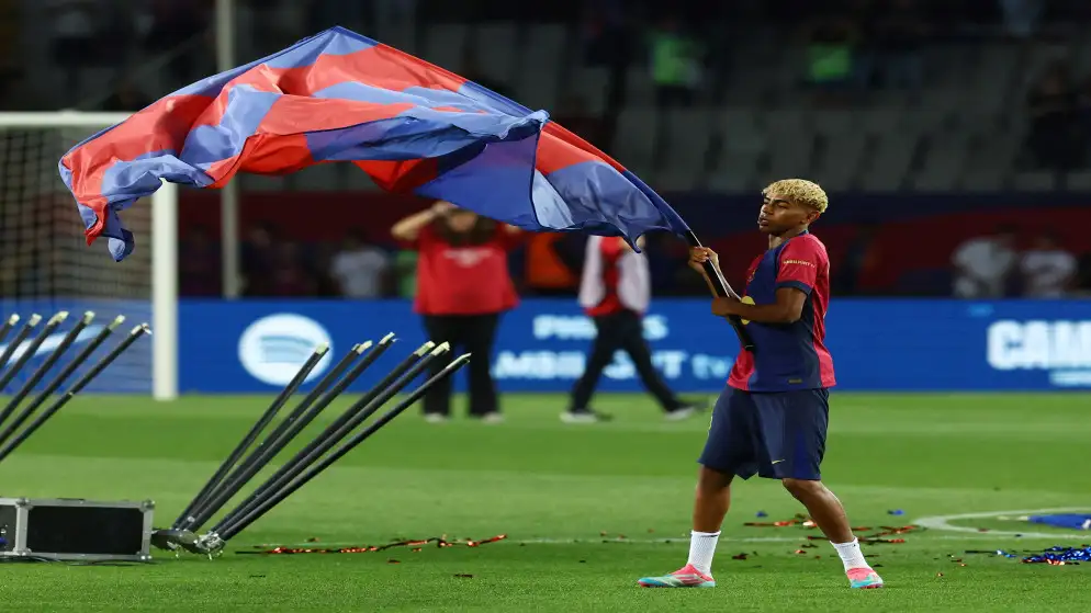 برشلونة يجدد عقد لامين جمال حتى