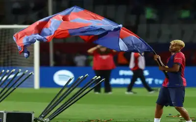 برشلونة يجدد عقد لامين جمال حتى