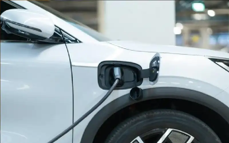 المواصفات: آخر موعد لتخليص المركبات الكهربائية