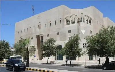 أمين عمان يلزم الموظفين والمستخدمين والعمال