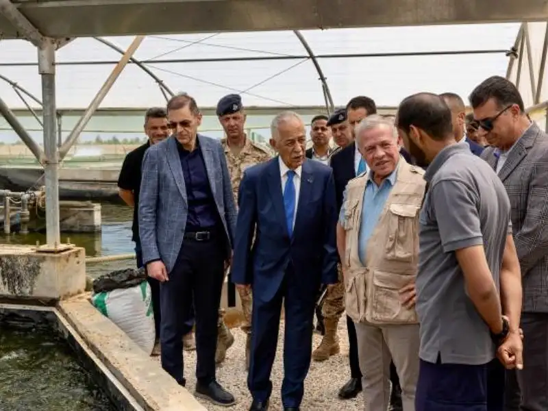 الملك يزور مشروع استزراع سمكي في
